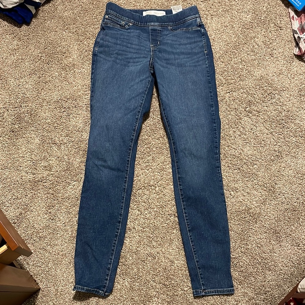 Levi Pull On Skinny Jean